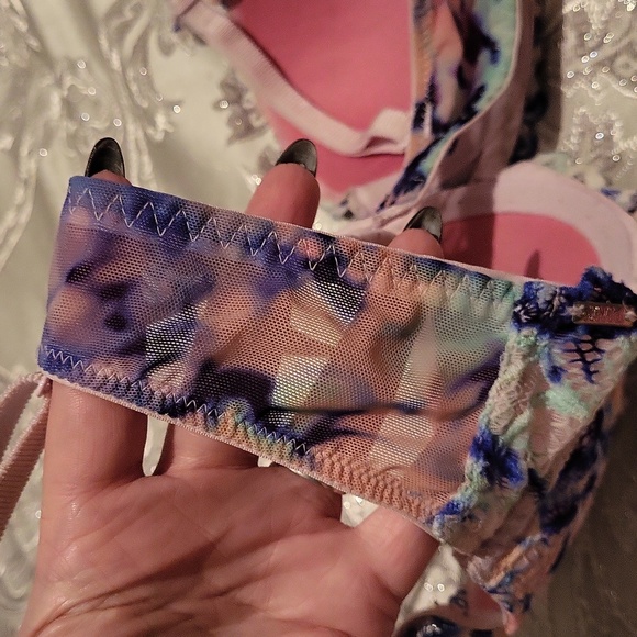 Victoria's Secret PINK Bra - Picture 6 of 9